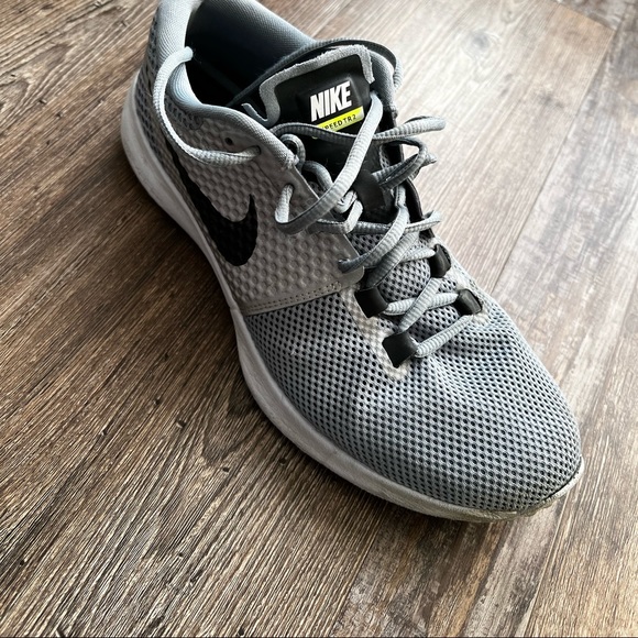 Nike running shoes, good condition - Picture 1 of 2